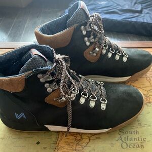 Forsake Waterproof Blue and tan leather Hiking Boots - size 10 Women’s